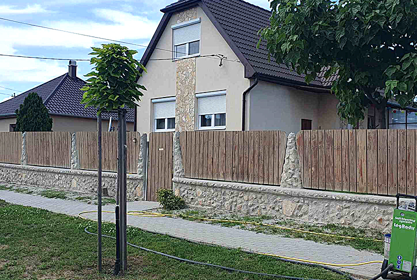 Fafelületek, kerítéselemek tisztítása